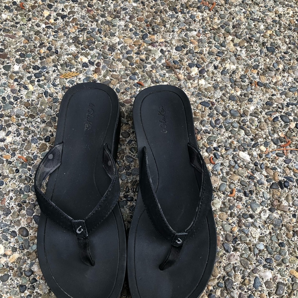 OluKai Women’s Pio Lua Black Wedge Flip Flop Sandal size 8 - Picture 2 of 9